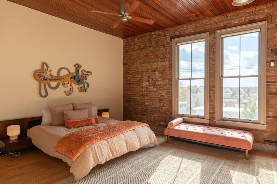 HC Turner Building - Expansive Loft in Hudson House in Hudson