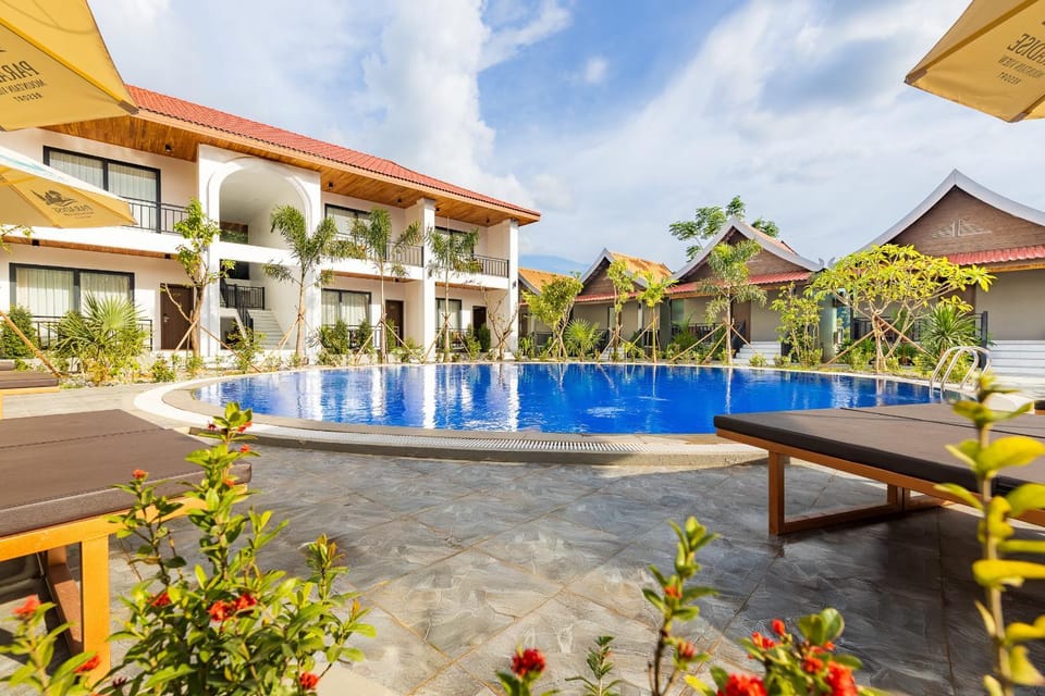 Property building, Swimming pool
