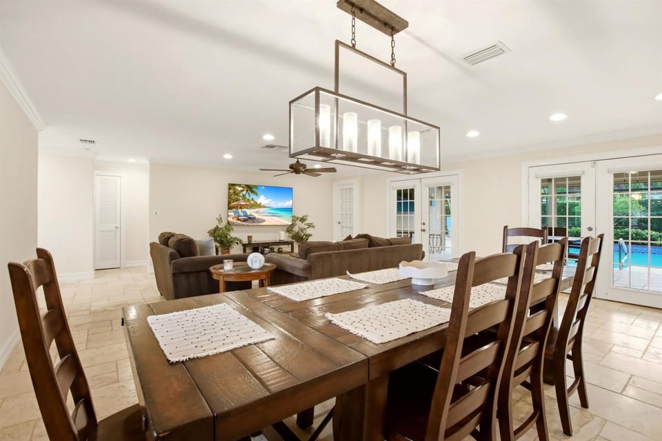 Spacious 3 Bedroom Naples Home with Private Pool and Near Ocean Access House in North Naples