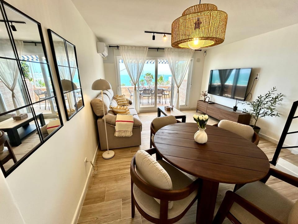 GATU Villa Salitre casa junto a la playa, parking gratis y vistas al Mar- Mayores de 22 años y familias Apartment in El Puerto de Santa María