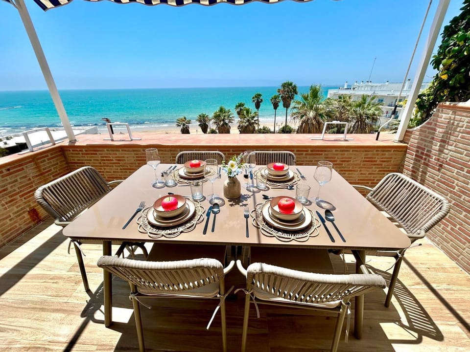 GATU Villa Salitre casa junto a la playa, parking gratis y vistas al Mar- Mayores de 22 años y familias Apartment in El Puerto de Santa María