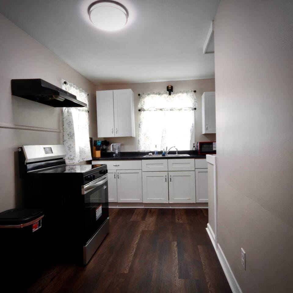 Modern 2BR Upstairs Unit - Sleeps 4 • Free Parking Apartment in Anderson