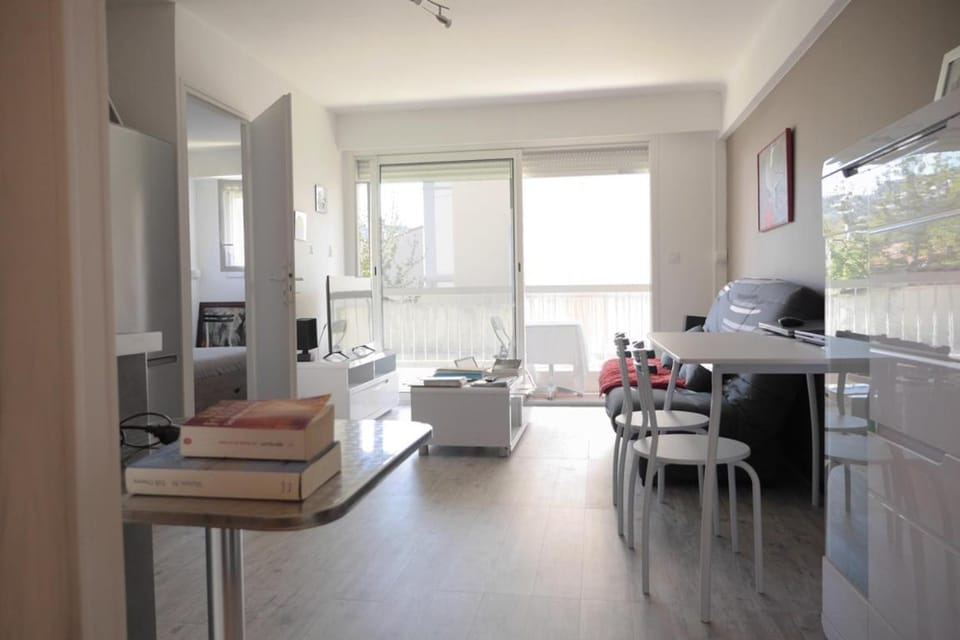 Quiet studio apartment with terrace Apartment in Cannes