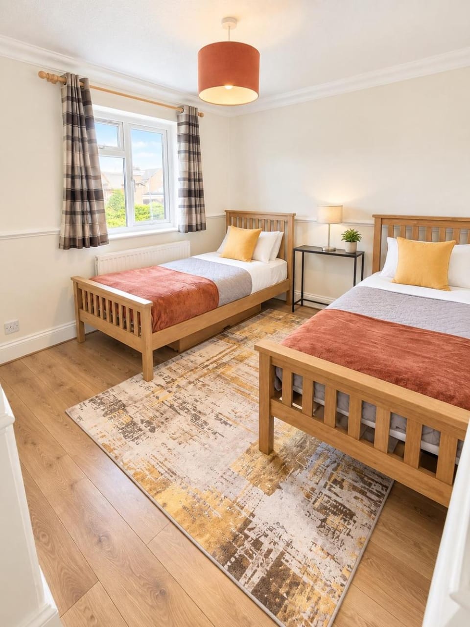 Detached Holiday Home for Groups in Ashford House in Ashford