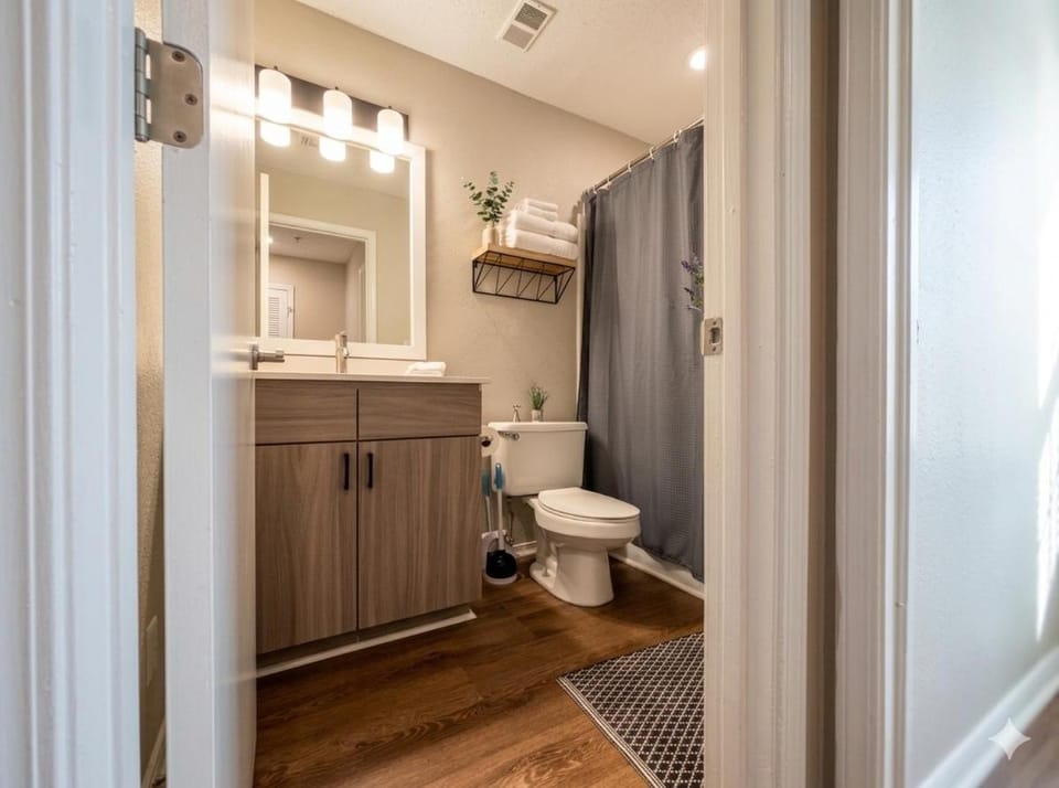 Cozy Lakeview 1BR Apt with Balcony and Pool Near Atlanta Apartment in Marietta