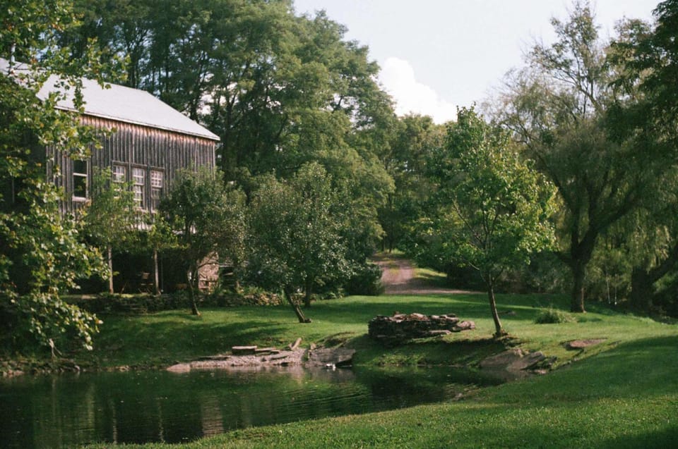 Hemlock Hill Barn - Designer Home with Hot Tub House in Delaware