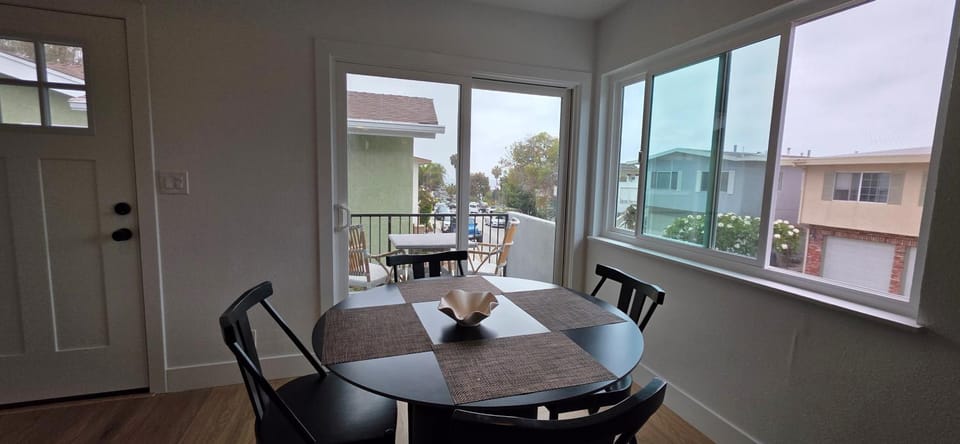 Lobeiro Lookout- Walk to Beach Peekaboo Ocean View Apartment in San Clemente