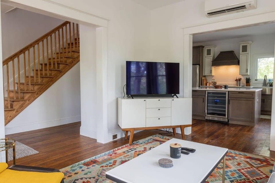 Hudson Victorian - Walkable to Warren St House in Hudson