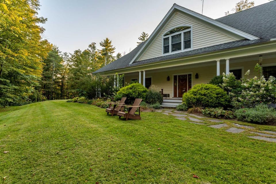 Hillside Haven - Modern Home near Great Barrington House in Egremont