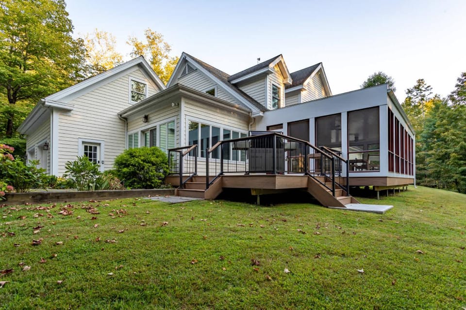 Hillside Haven - Modern Home near Great Barrington House in Egremont
