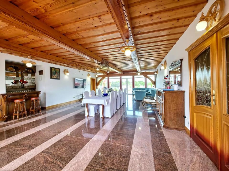 Communal lounge/ TV room, Living room, Meeting/conference room