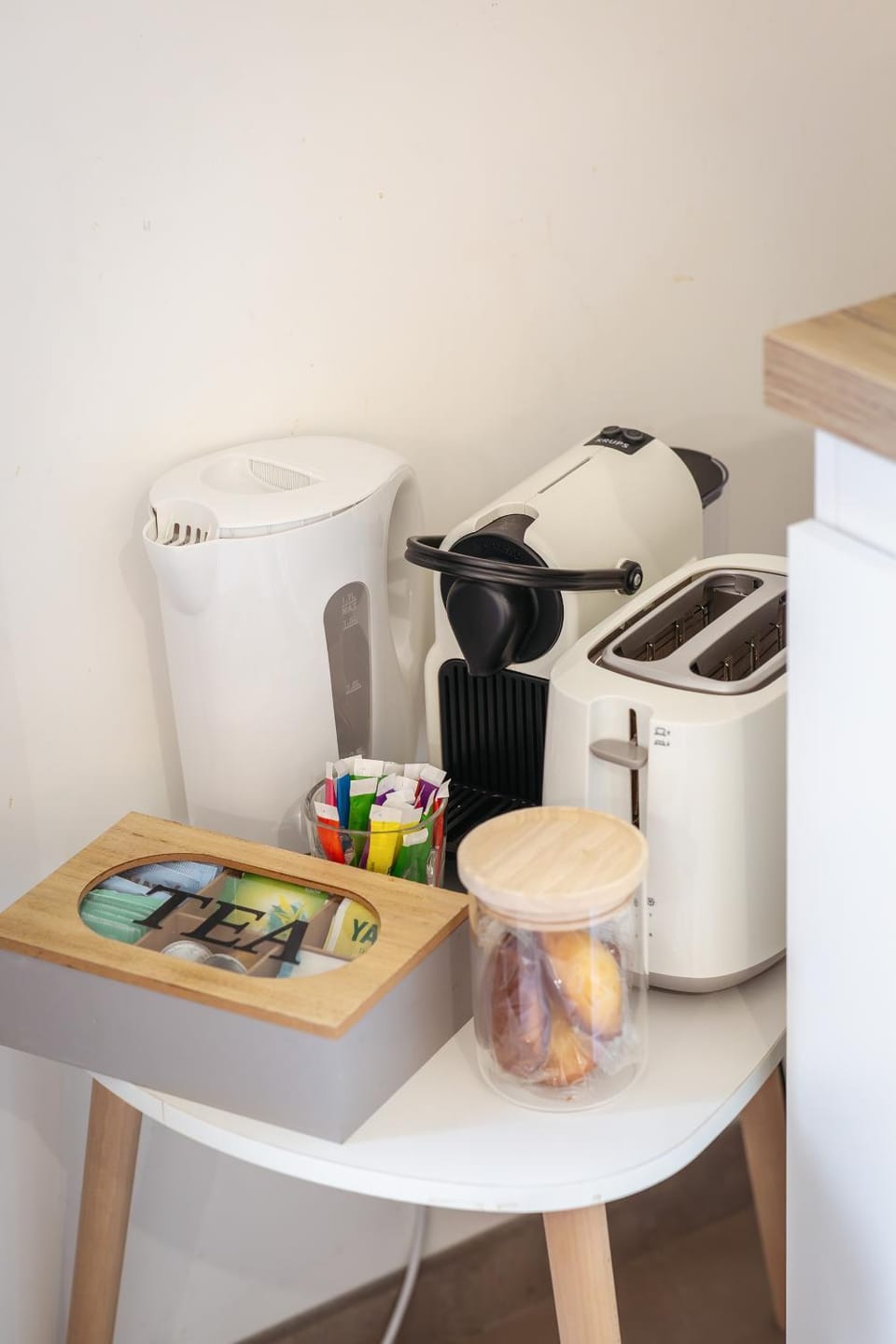 Coffee/tea facilities, toaster