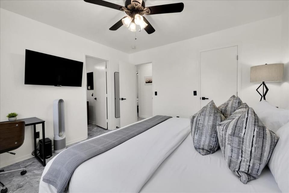 Bed, Bedroom