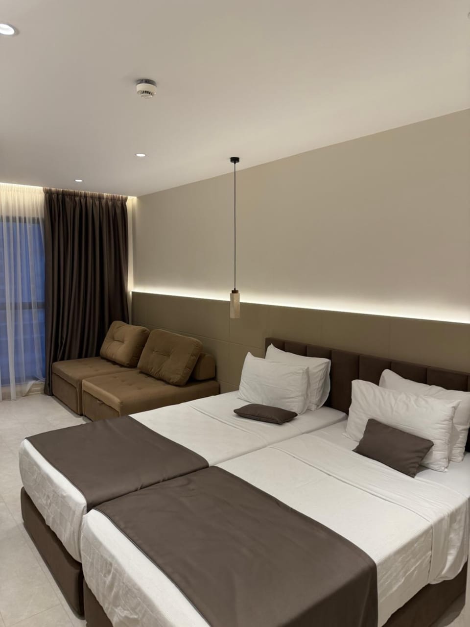 Bed, Living room