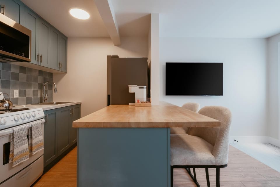 Kitchen or kitchenette, kitchen