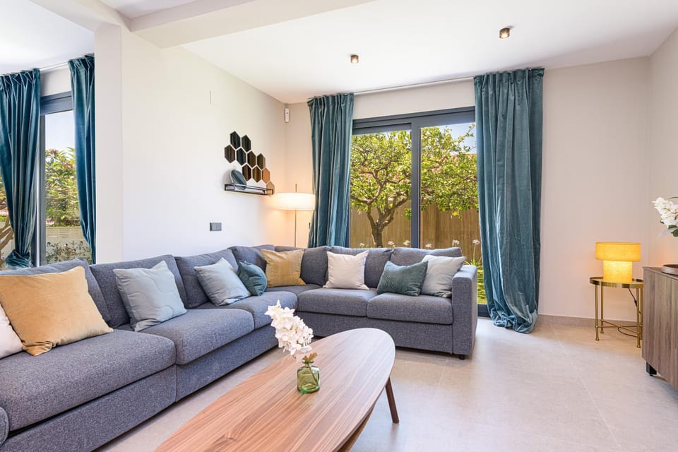 Living room, Garden view