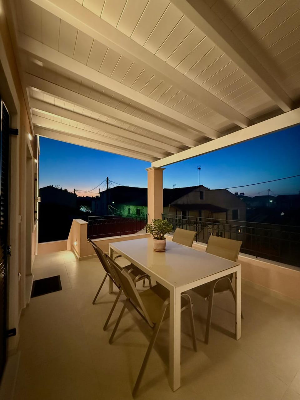 View (from property/room), Balcony/Terrace, Dining area