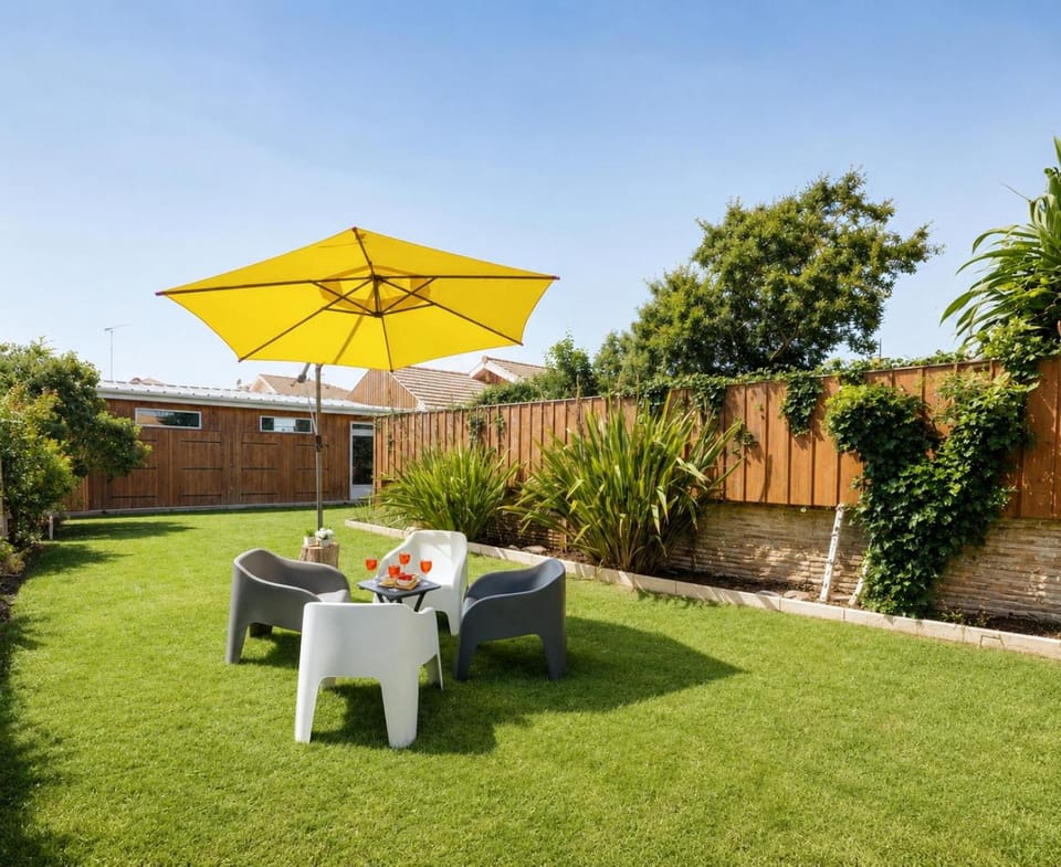 Garden, Seating area, Garden view