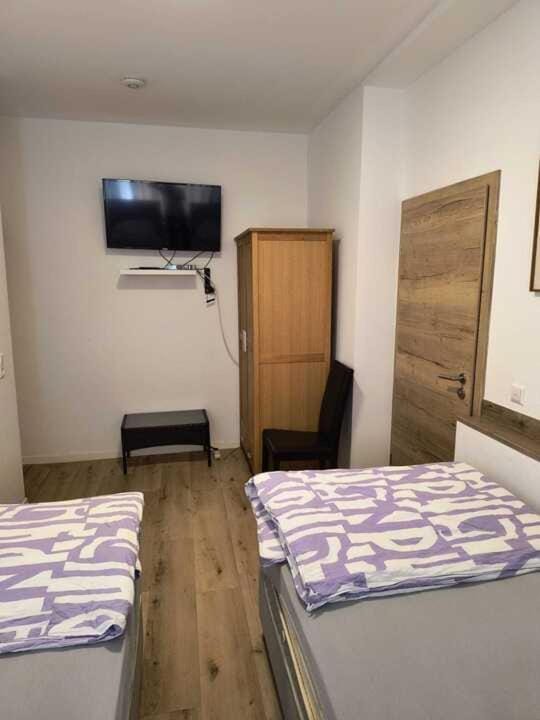 Bed, TV and multimedia, Photo of the whole room