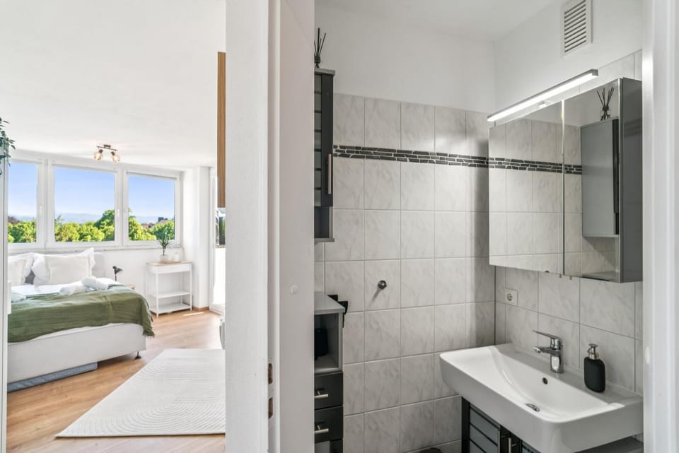 Shower, Bed, Bathroom, towels
