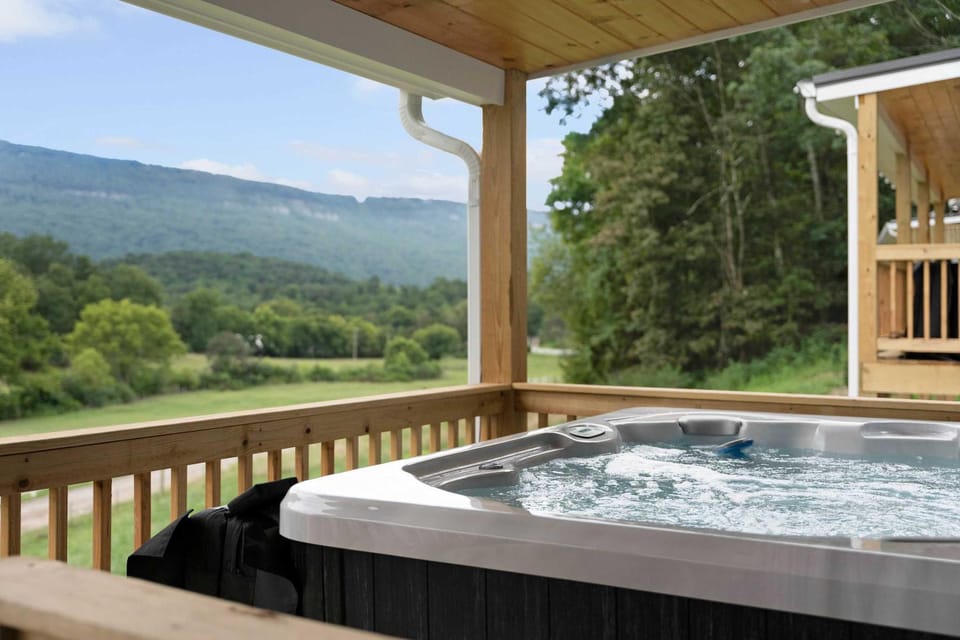 3 Cabins Sleeps 18 - Private Hot Tubs Near Chatt Cabin in Chattanooga