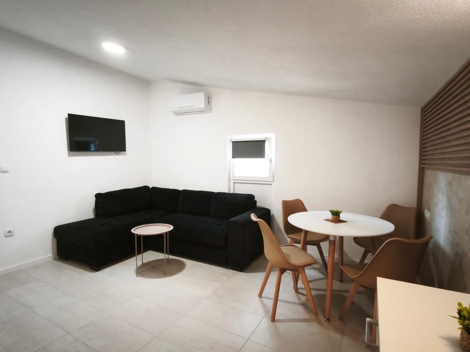 TV and multimedia, Living room, Dining area