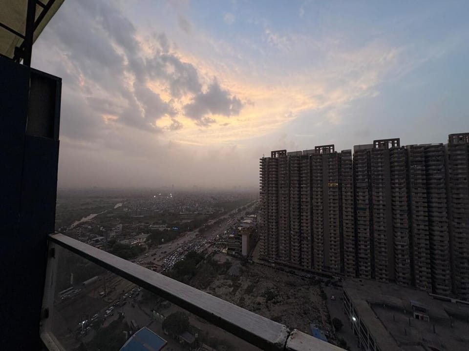 Apex Heritage Comfort Stay Gaur City Centre Noida Apartment in Noida