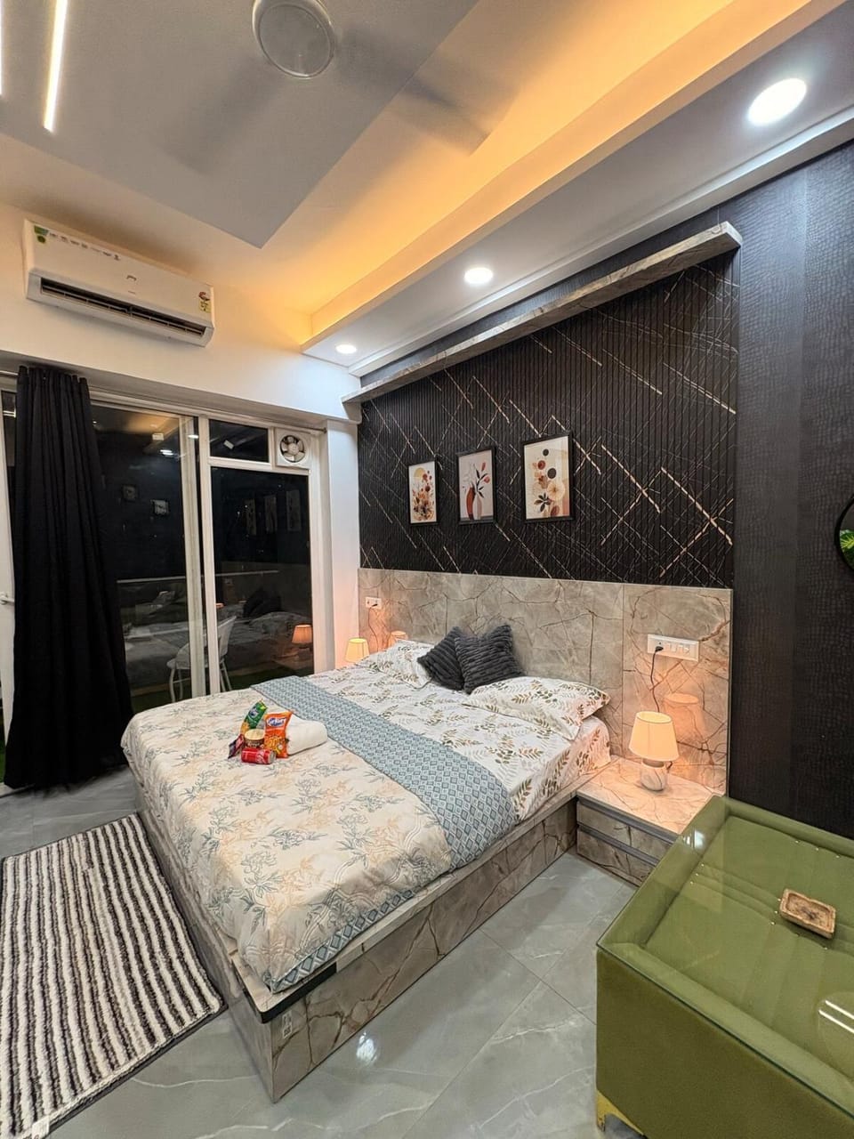Apex Heritage Comfort Stay Gaur City Centre Noida Apartment in Noida
