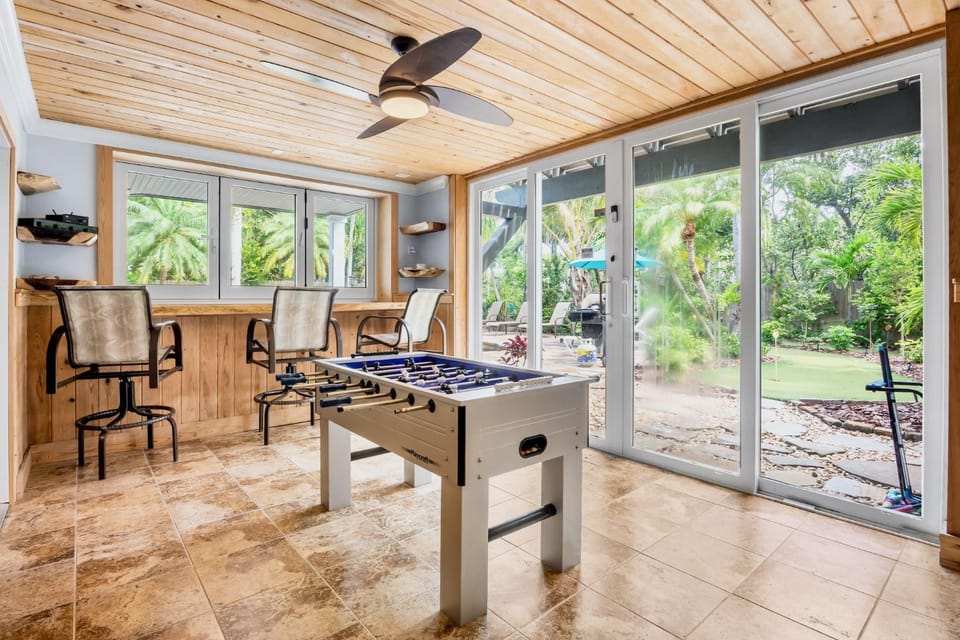 Day, Game Room, Garden, Seating area, furniture