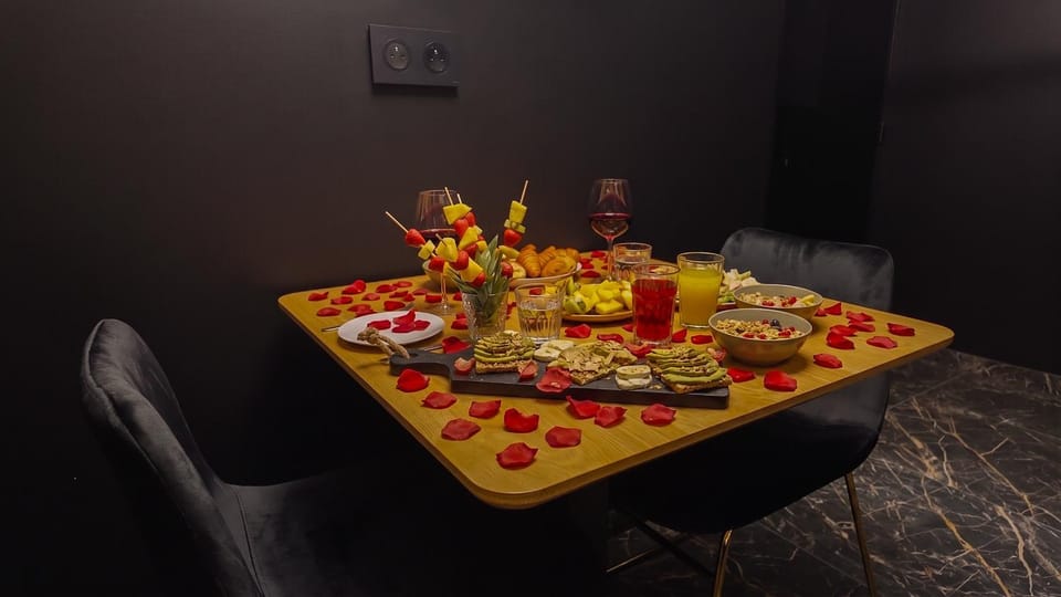 Food and drinks, Food, Drinks