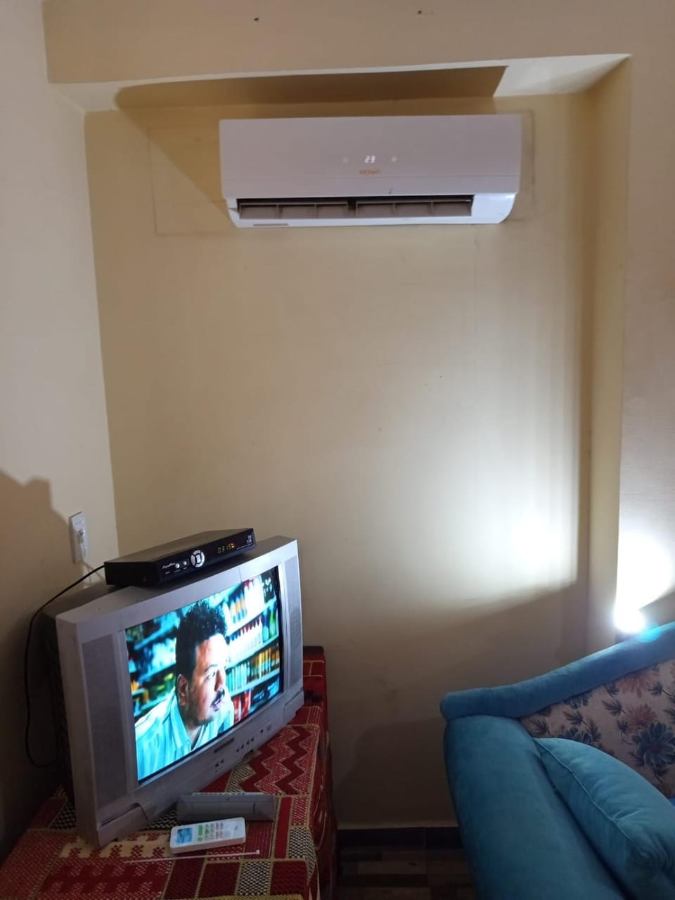 Communal lounge/ TV room, TV and multimedia, Living room, Seating area, Evening entertainment, air conditioner