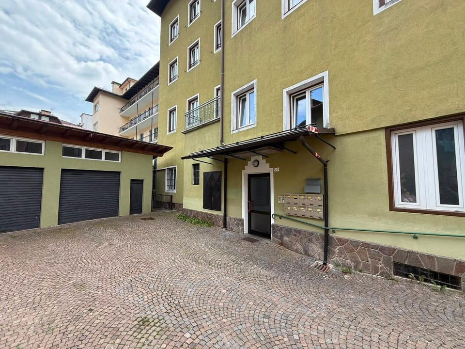Property building, Neighbourhood, Street view