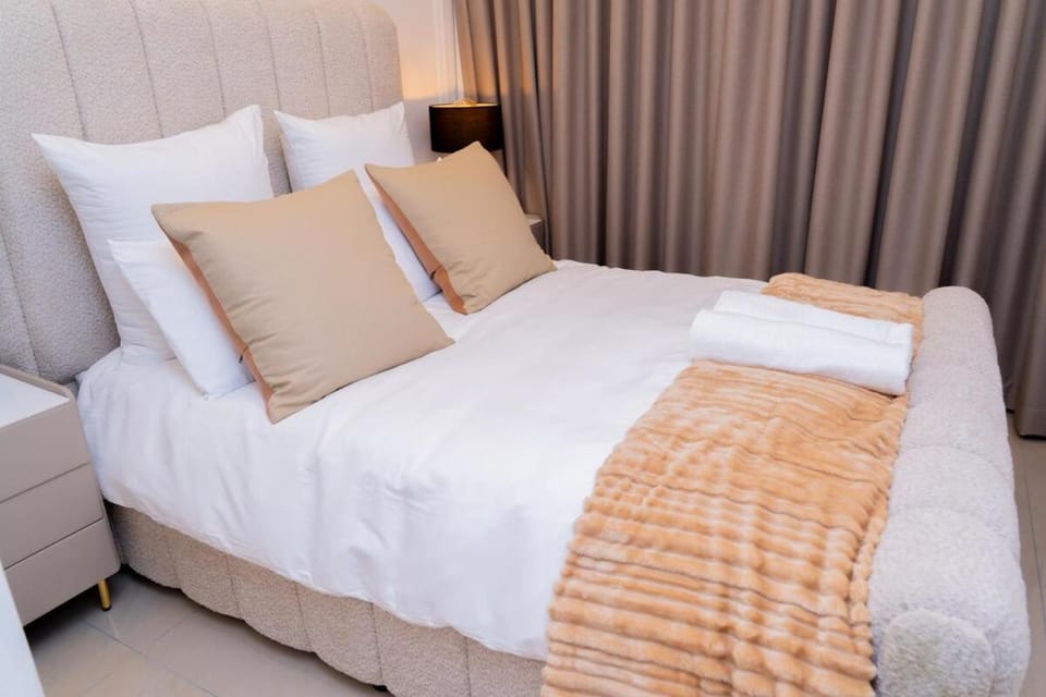 Work And Relax 2BR Garden Oasis with Dedicated Office Apartment in Sandton