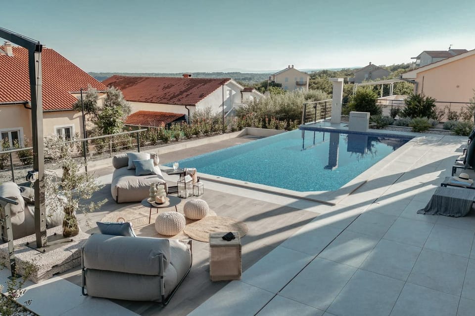 Balcony/Terrace, Swimming pool
