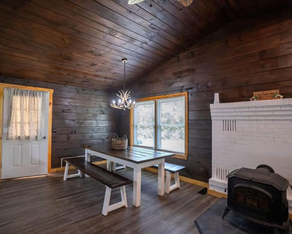 Jay Cloud Cabin - Cozy Retreat by Jay Peak Resort Cabin in Jay