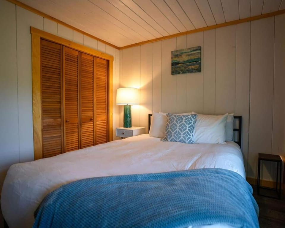 Jay Cloud Cabin - Cozy Retreat by Jay Peak Resort Cabin in Jay