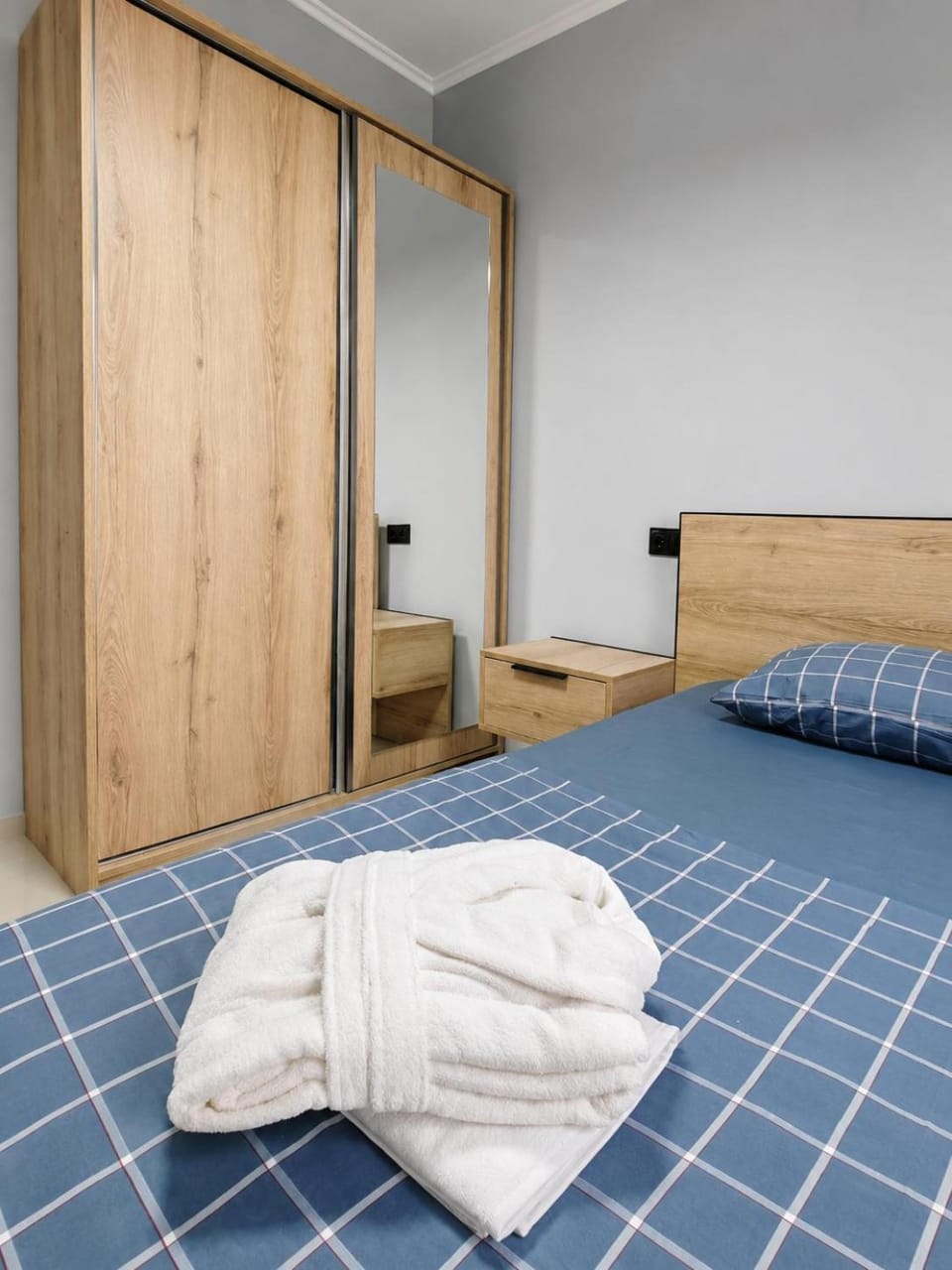 Bedroom, wardrobe