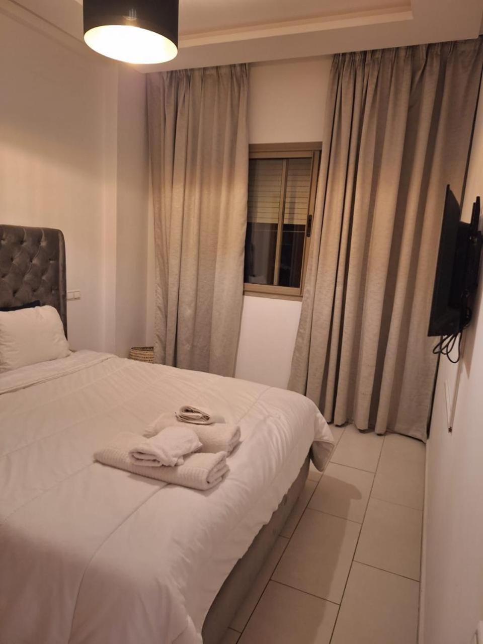 Bedroom, towels