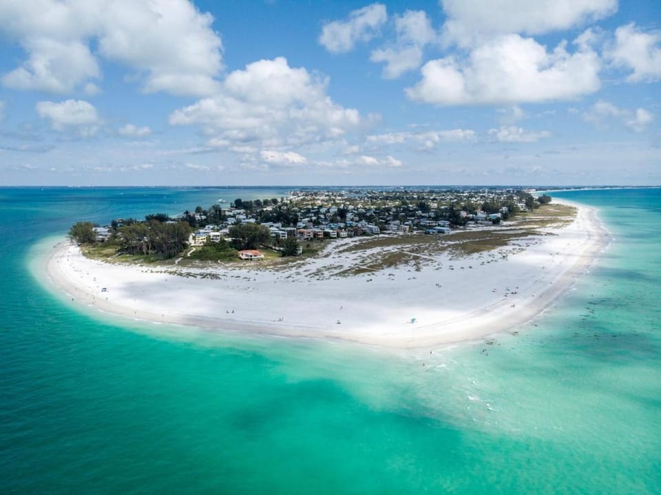 Island Breeze Escape Apartment in Bradenton Beach