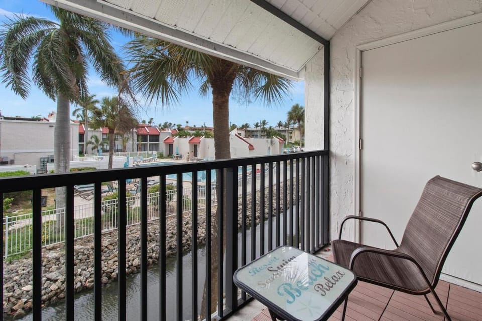 Island Breeze Escape Apartment in Bradenton Beach