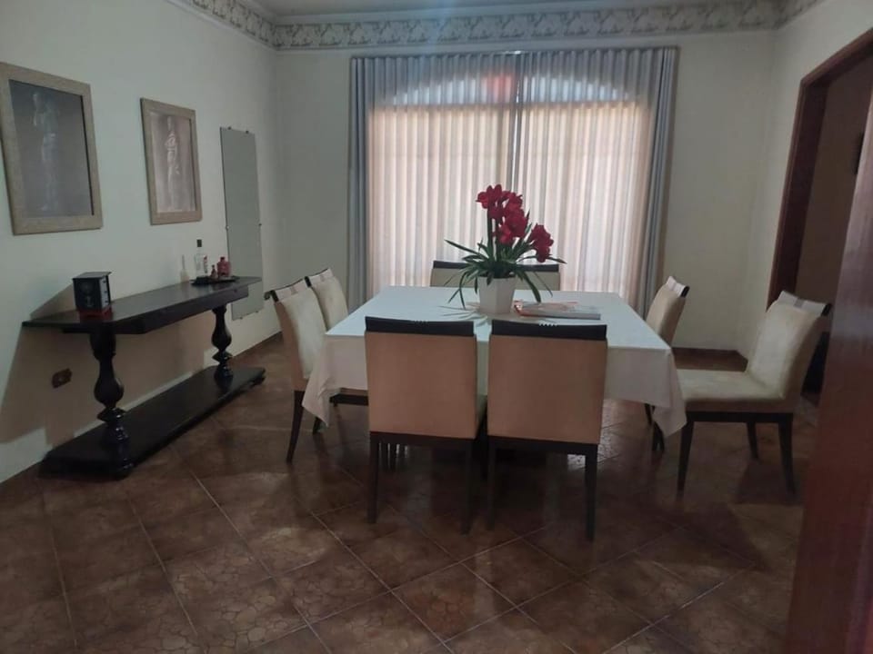 Quarto aconchegante em casa de familia Vacation rental in Campo Grande