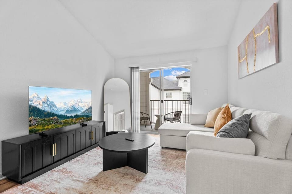 TV and multimedia, Living room, Evening entertainment