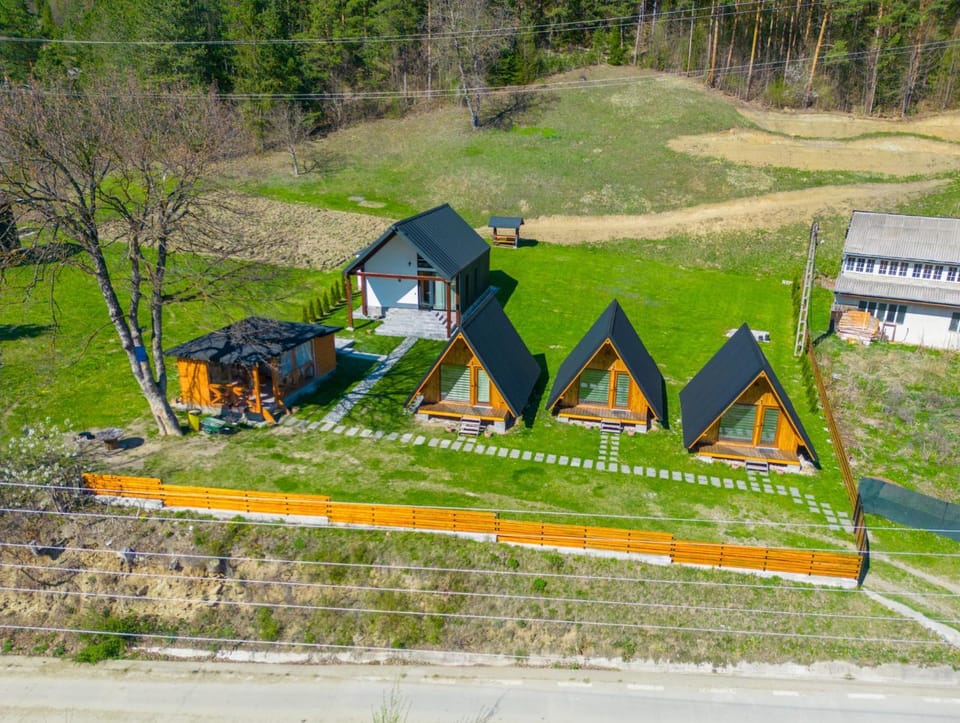 La Casute Piatra Teiului Nature lodge in Romania
