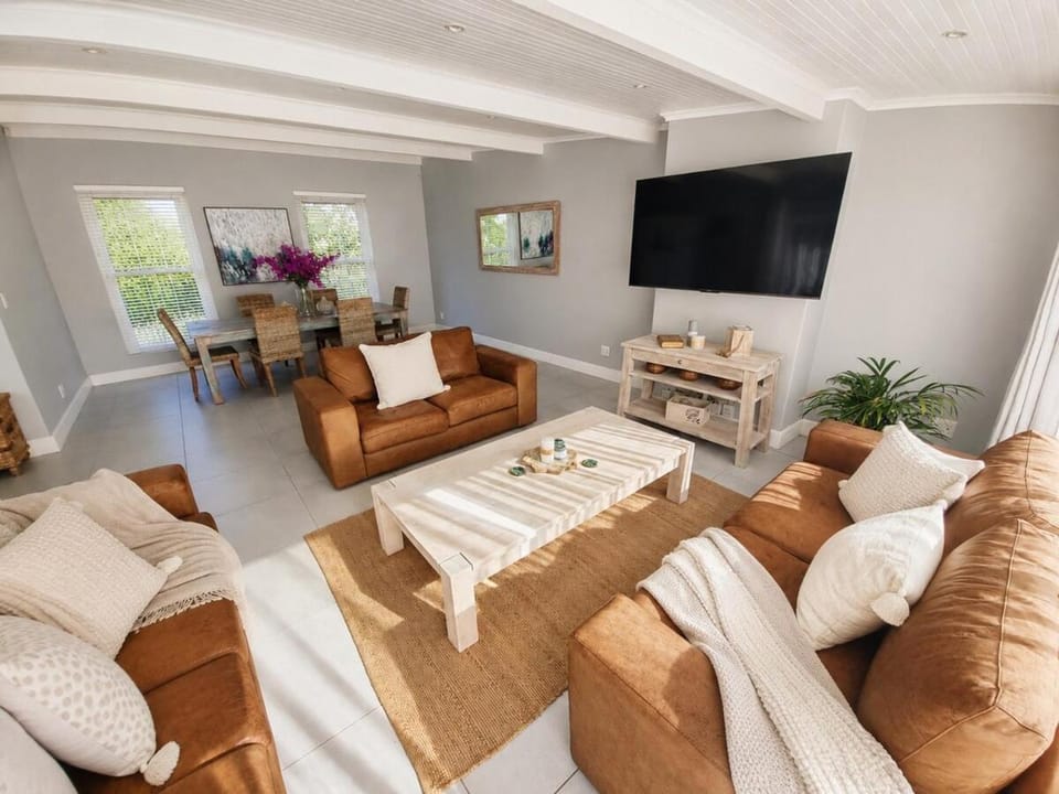 Pet-Friendly, 3-Bed, 2-Bath in Knysna Central Apartment in Knysna