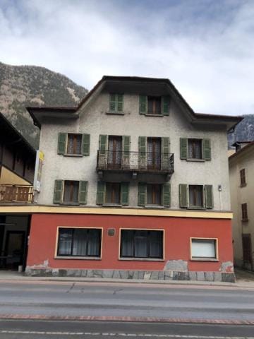 pensione VAIS Capsule hotel in Airolo