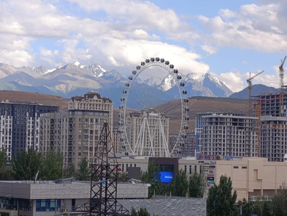 Living room, City view, City view, Mountain view, Mountain view