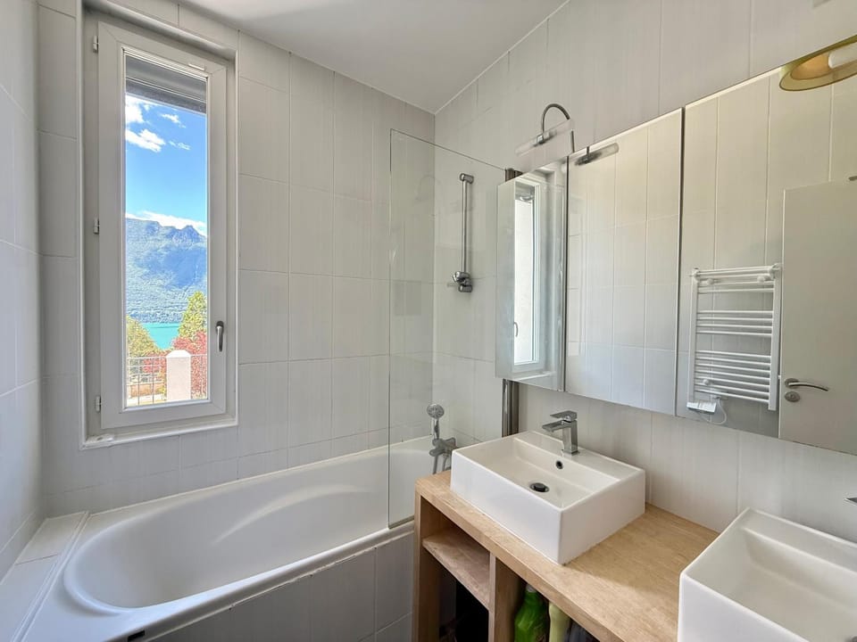 Bathroom, Bath