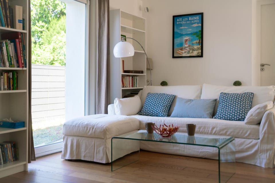 Library, Living room