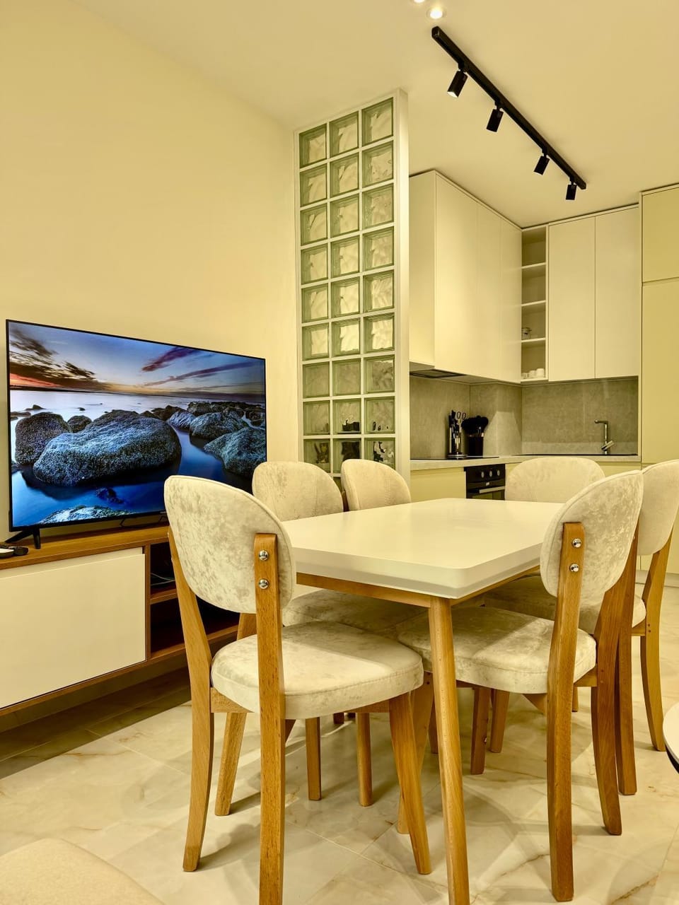 Golden Residence 101- Beachfront&Swimming Pool Ap Apartment in Sarandë