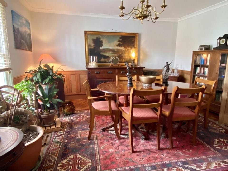 Georgian home in village setting with fireplace House in Huntingdonshire District